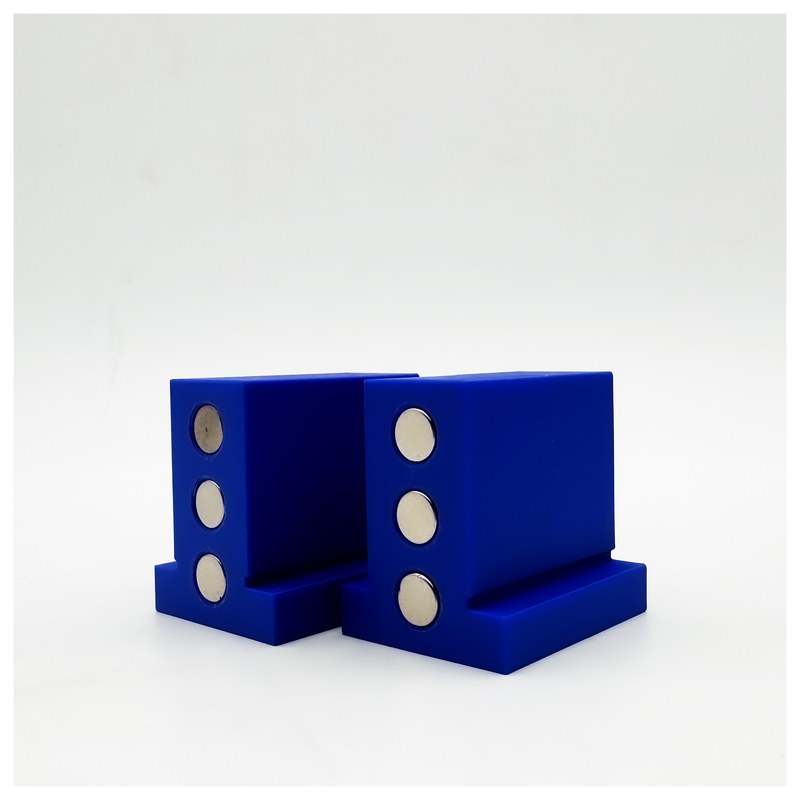 Magnetic 90° Squaring Cube